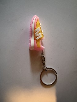 Porte-clés en forme de chaussures 4€