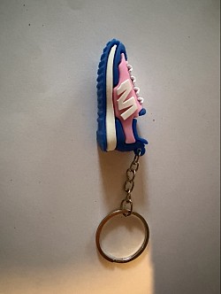 Porte-clés en forme de chaussures 4€