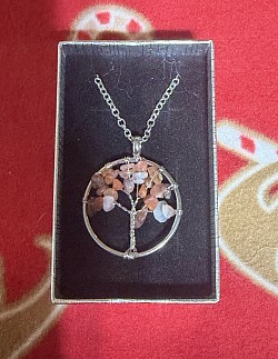 Pendentif avec arbre 5€