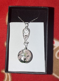 Collier avec cercle en verre, arbre de vie