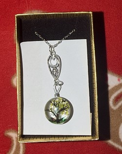 Collier avec cercle en verre, arbre de vie