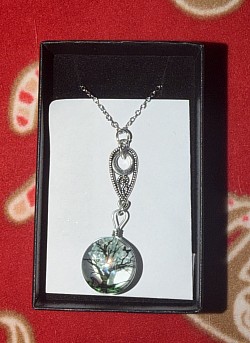 Collier avec cercle en verre, arbre de vie