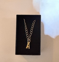 Collier avec lettre A