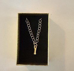 Collier avec lettre I
