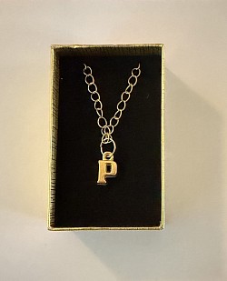 Collier avec lettre P