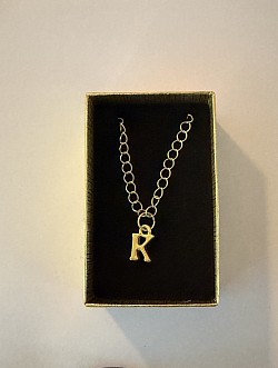 Collier avec lettre K