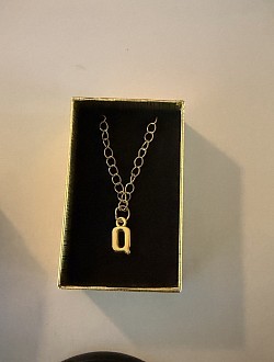 Collier avec lettre Q