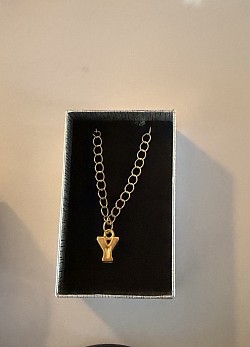 Collier avec lettre Y