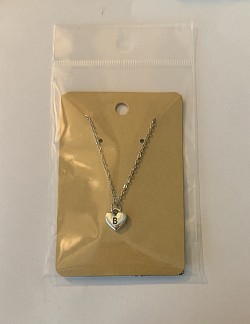 Collier avec pendentif en forme de cœur et lettre B