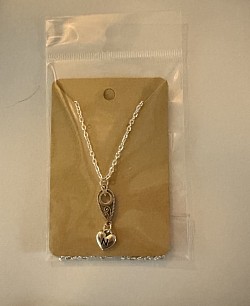 Collier avec gouttes d’eau, pendentif en forme de cœur et lettre N