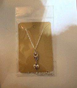 Collier avec gouttes d’eau, pendentif en forme de cœur et lettre S