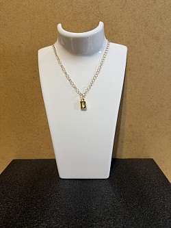 Collier avec pendentif lettre D 5€