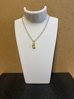 Collier avec pendentif lettre  G 5€