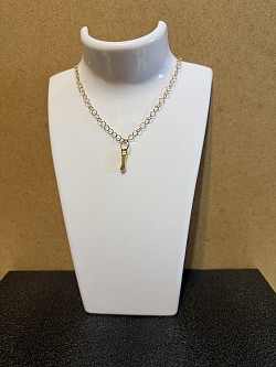 Collier avec pendentif lettre J 5€