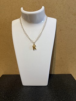 Collier avec pendentif lettre K 5€
