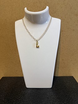 Collier avec pendentif lettre  L 5€
