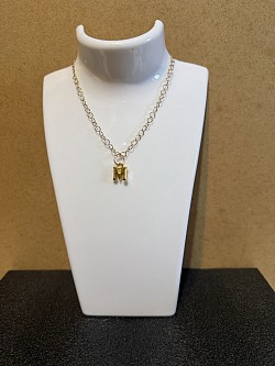 Collier avec pendentif lettre M 5€