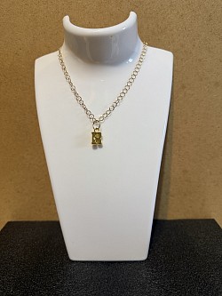 Collier avec pendentif lettre R 5€