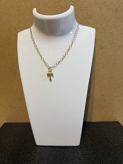 Collier avec pendentif lettre T 5€