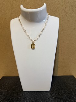 Collier avec pendentif lettre U 5€