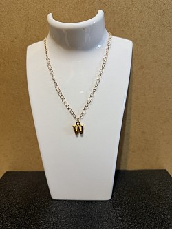 Collier avec pendentif lettre W 5€