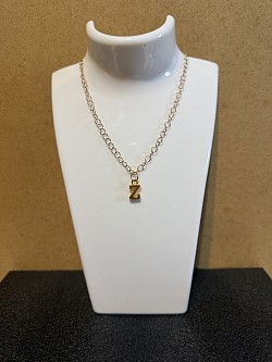 Collier avec pendentif lettre Z 5€