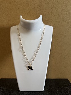 Collier avec pendentif N11 5€