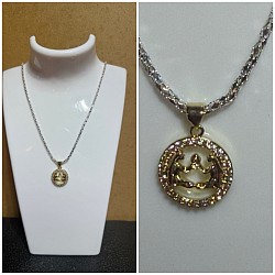 Collier avec signe astrologique 12€