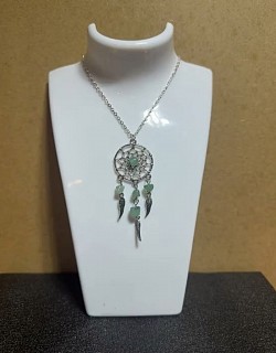 Collier avec pendentif N16  5€