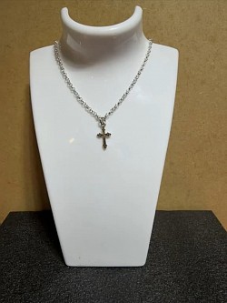 Collier avec pendentif croix  N21 5€