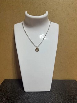 Collier avec pendentif lettre alphabétique et diamants couleur or N29 5€