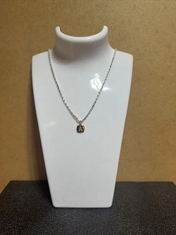Collier avec pendentif lettre alphabétique et diamants couleur or N31 5€