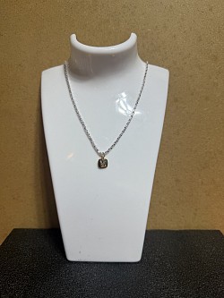 Collier avec pendentif lettre alphabétique et diamants couleur or N33 5€